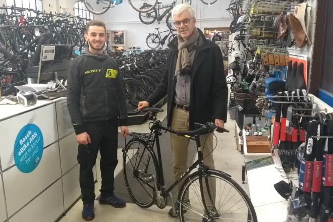 Veloservice an Citybike Centurion mit Stahlrahmen von Frédéric Schoch von Velo Winterthur