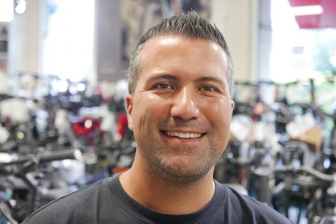 Ali Cekic, Fahrradmechaniker und Verkaufsberater bei Velo Winterthur